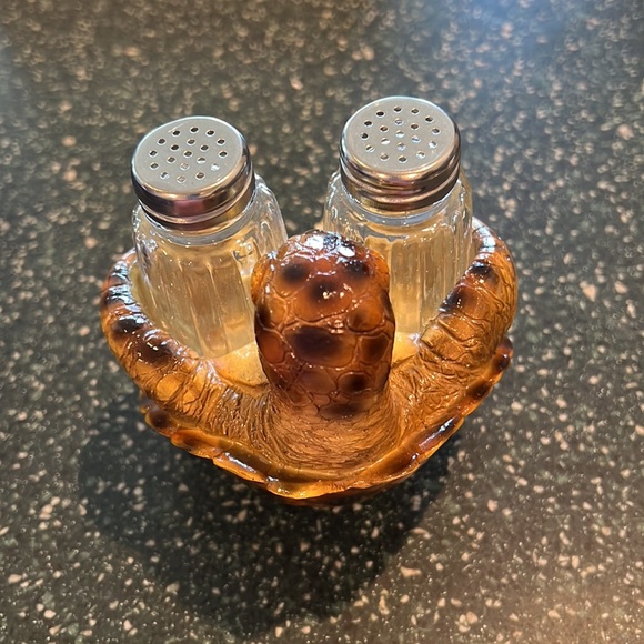 Sea Turtle Salt & Pepper Set - Picture 4 of 5